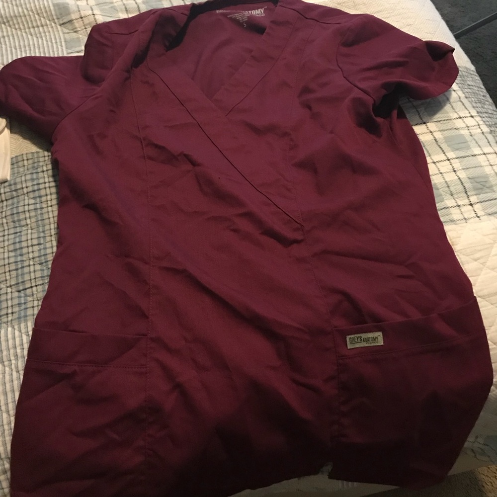 Wine greys anatomy scrub top S